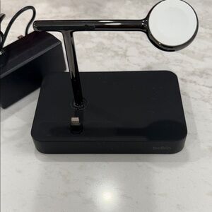 Belkin Black and White Tablet Charging Stand